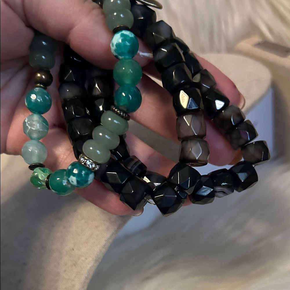 Elegant Black and Green Beaded Bracelet Set - Picture 3 of 3